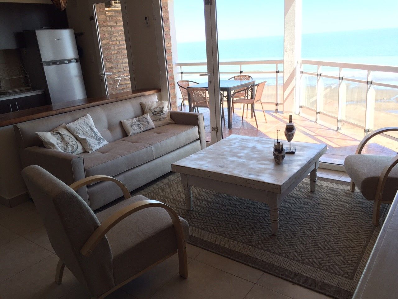 living con vista al mar